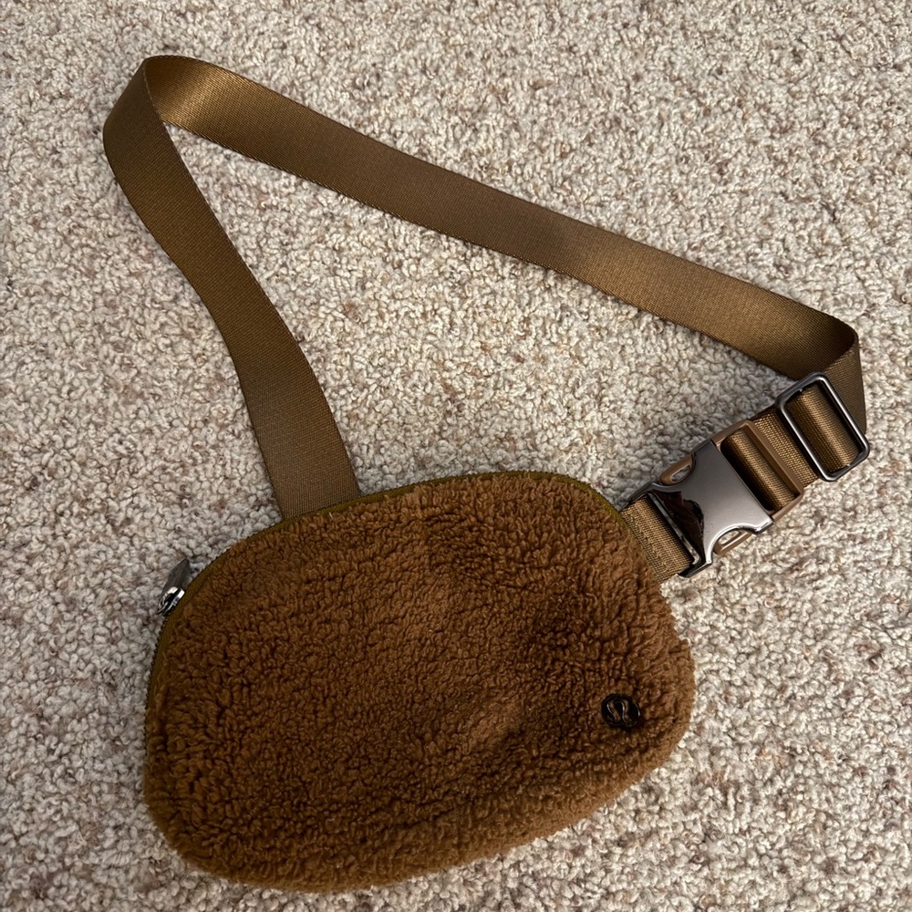 Lululemon Sherpa Belt Bag